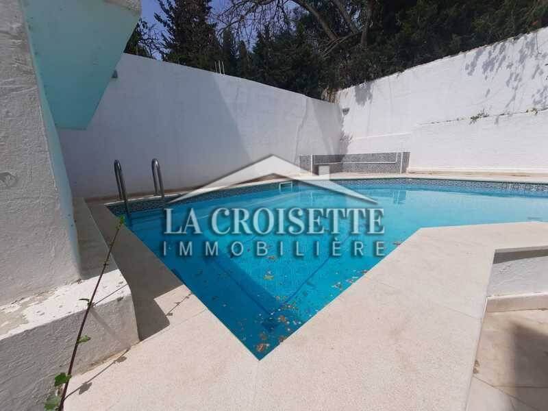  Villa S+5 avec piscine à Gammarth 